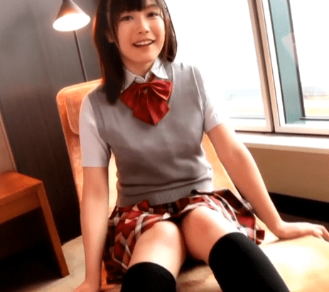 制服少女秋月芽依(Mei Akizuki,秋月めい)的兼职表演：EBOD-215